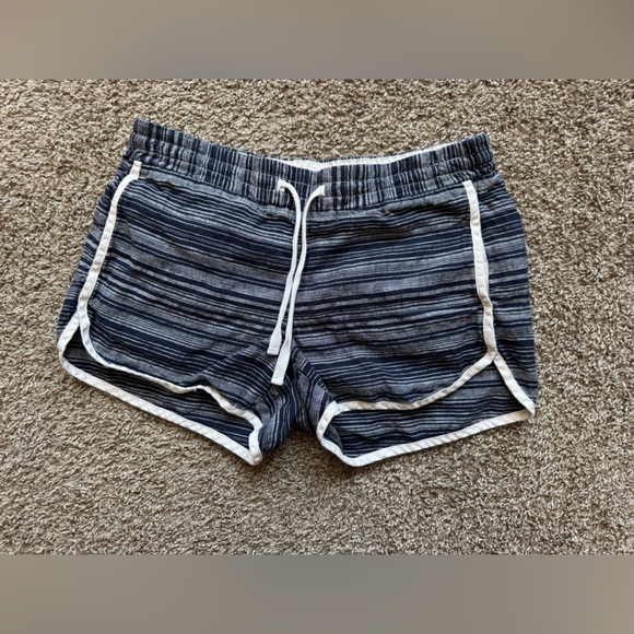 Athleta Jacquard Sandbar Shortie Linen Shorts - Picture 4 of 10